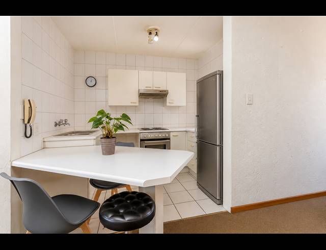 1 BEDROOM APARTMENT FOR SALE IN ELTONHILL